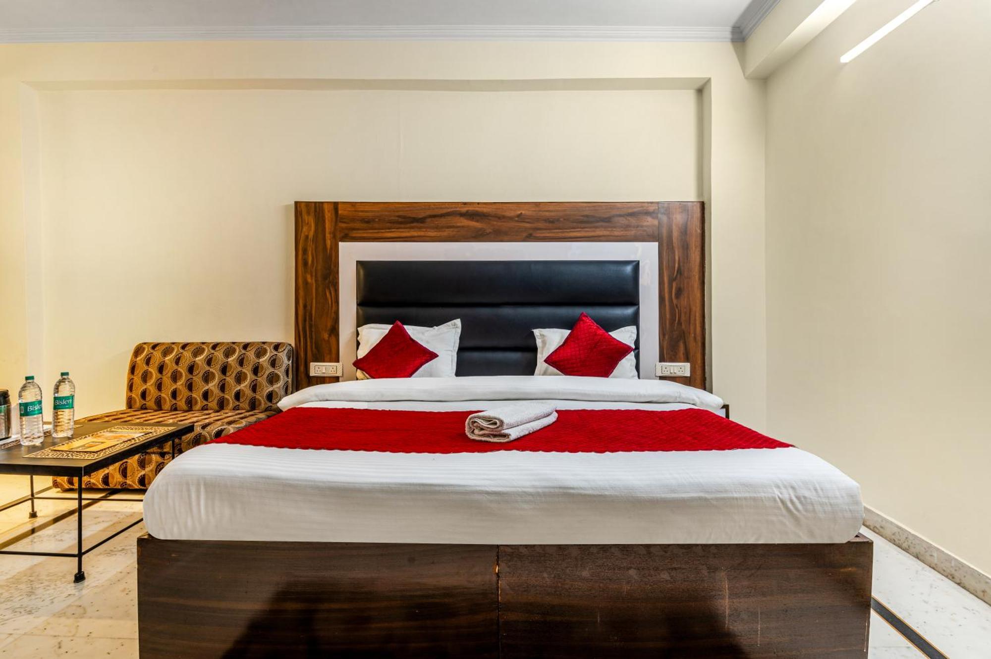 โฮเต็ล ไนซ์ พาเลซ Hotel เดลี ภายนอก รูปภาพ