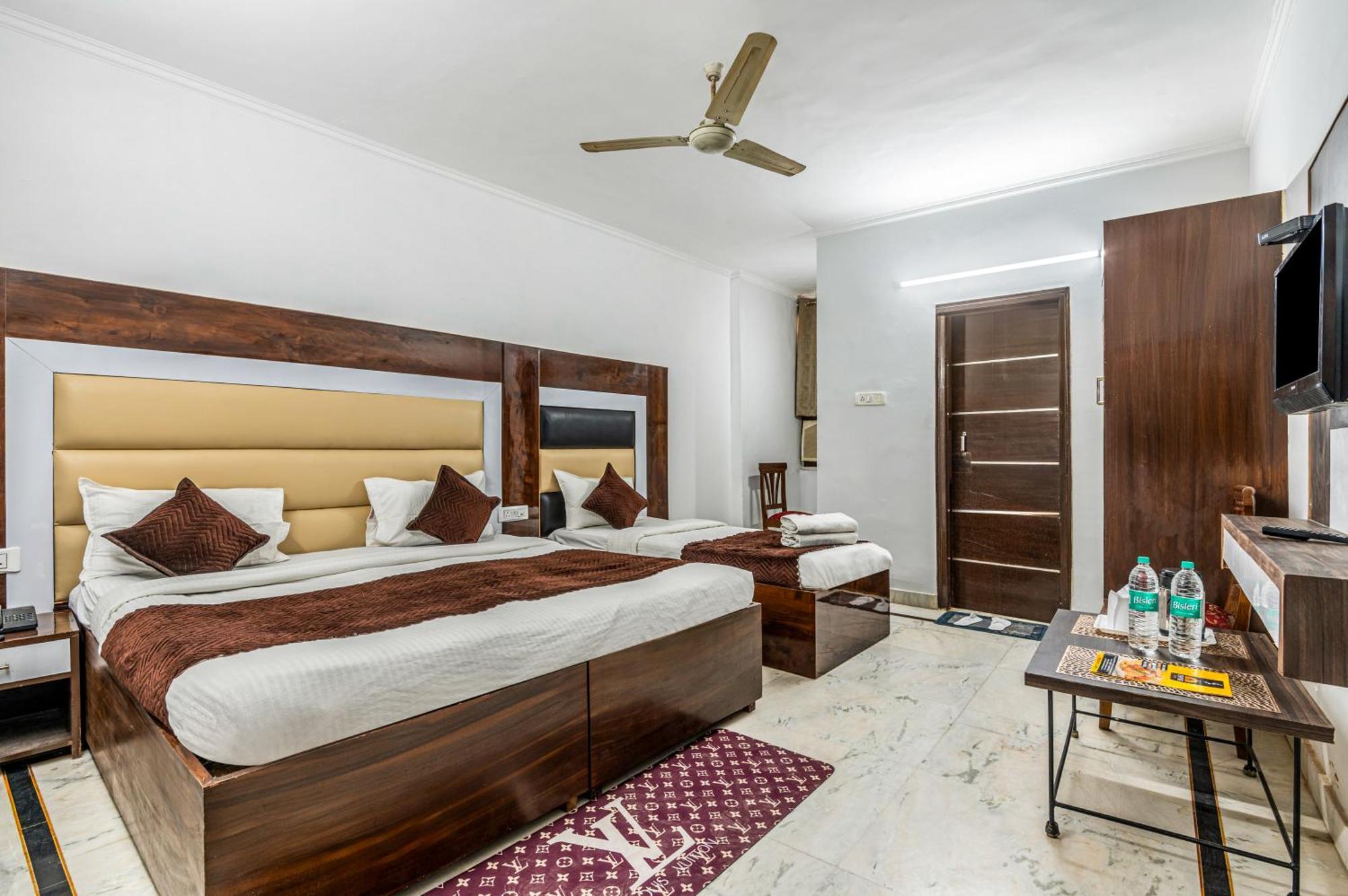 โฮเต็ล ไนซ์ พาเลซ Hotel เดลี ภายนอก รูปภาพ
