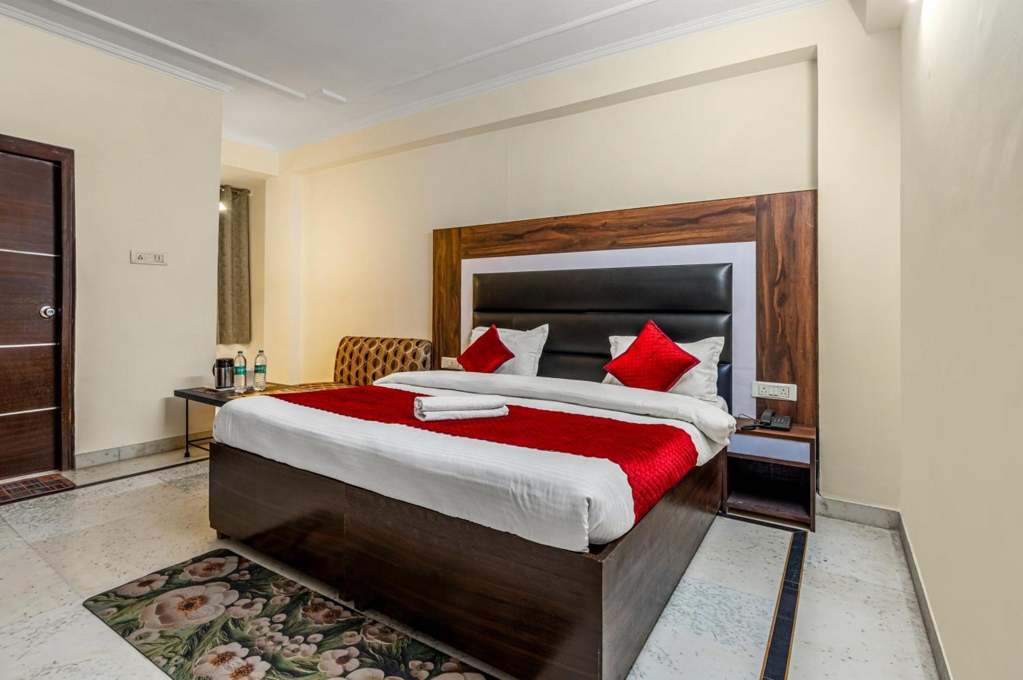 โฮเต็ล ไนซ์ พาเลซ Hotel เดลี ภายนอก รูปภาพ