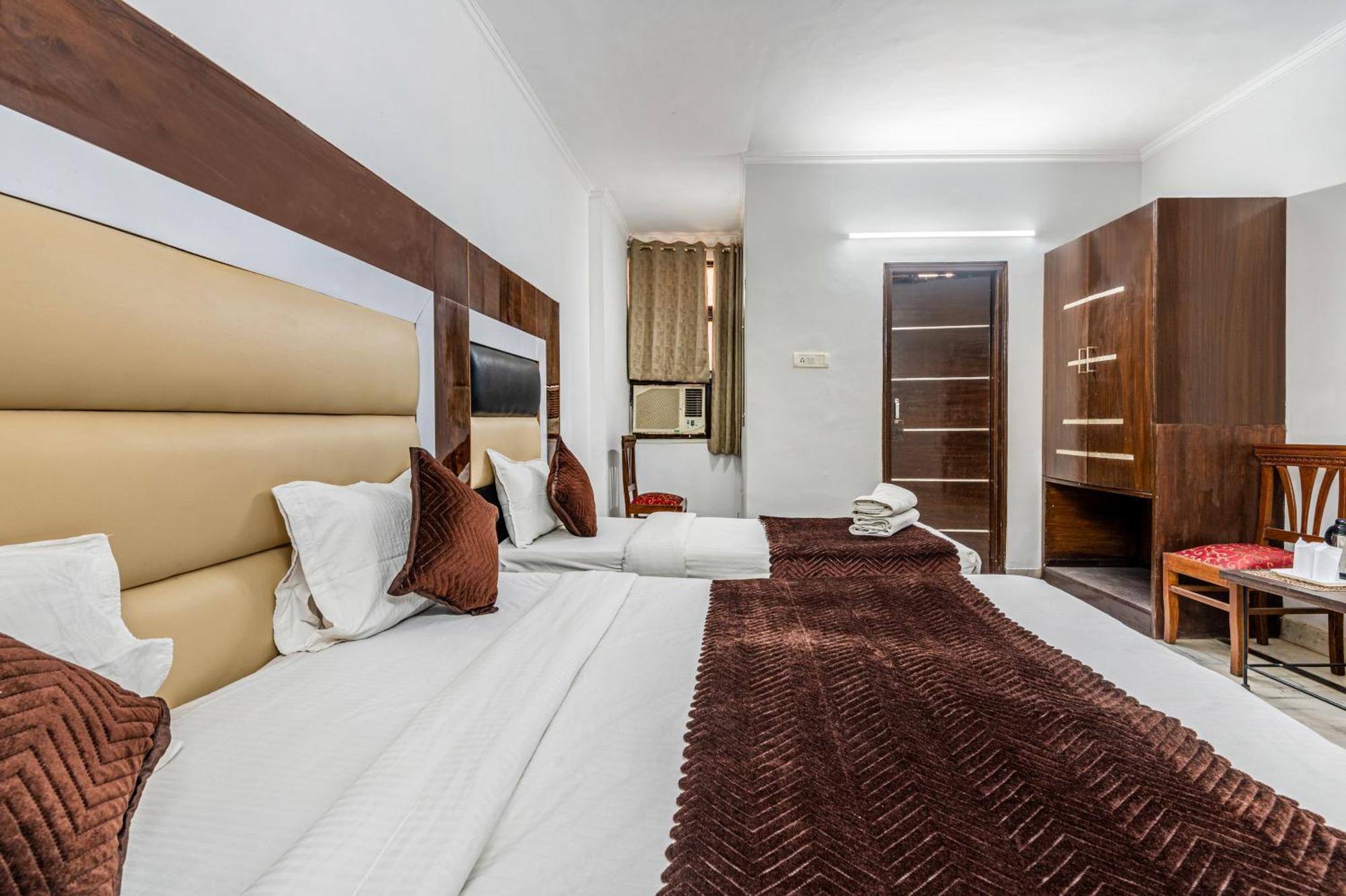 โฮเต็ล ไนซ์ พาเลซ Hotel เดลี ภายนอก รูปภาพ