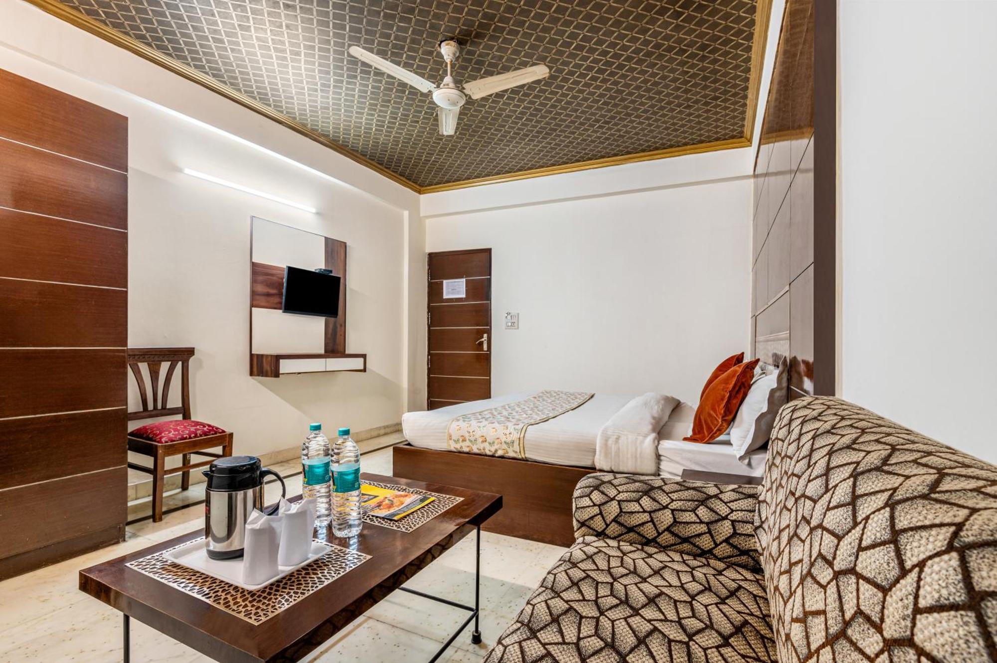 โฮเต็ล ไนซ์ พาเลซ Hotel เดลี ภายนอก รูปภาพ