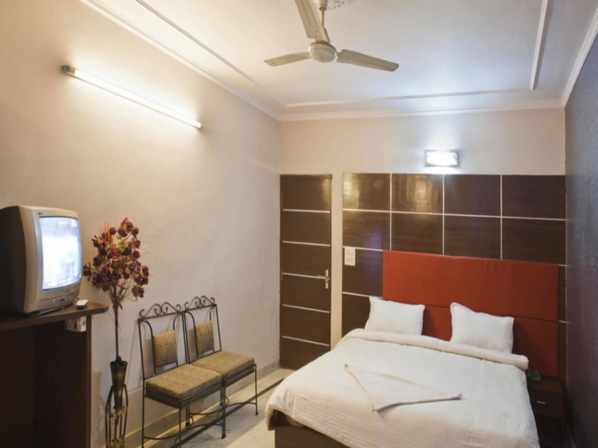 โฮเต็ล ไนซ์ พาเลซ Hotel เดลี ภายนอก รูปภาพ